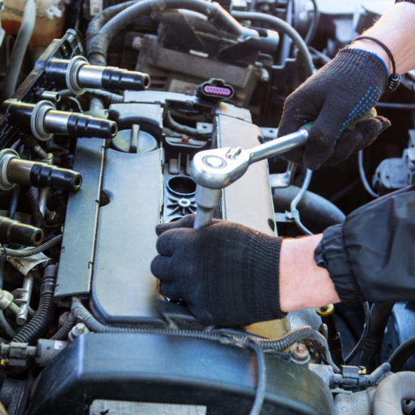 Świece zapłonowe: Jak rozpoznać, że czas na wymianę?