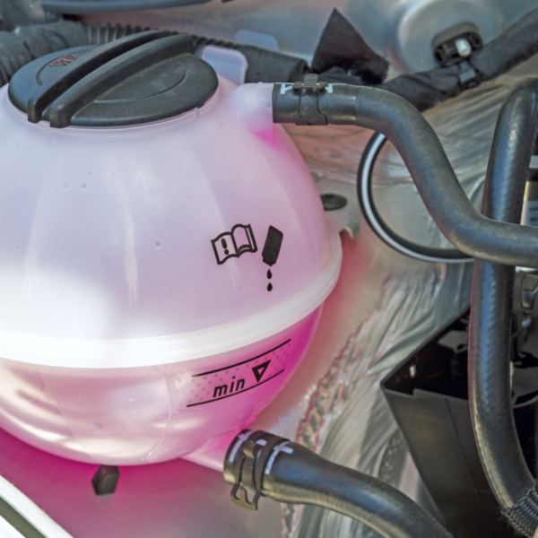 Wymiana płynu chłodniczego: Kiedy i jak to zrobić prawidłowo?