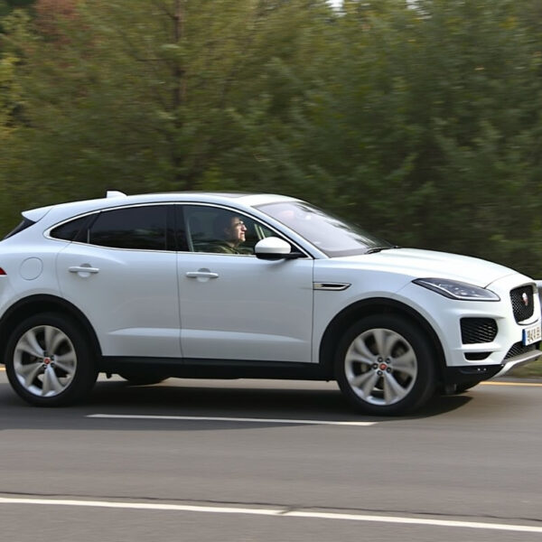 Jaguar E-Pace – opinie, cena, dane techniczne, wymiary, spalanie, osiągi