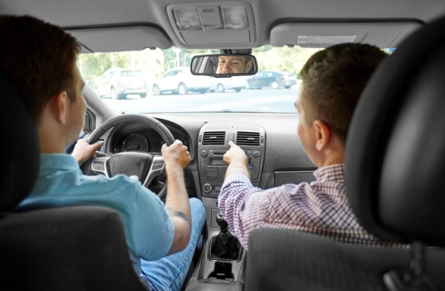 Nowe zasady drogowe 2024: Co każdy kierowca powinien wiedzieć?