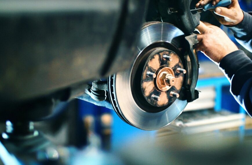 Jak poprawnie i efektywnie odpowietrzyć układ hamulcowy w samochodzie?