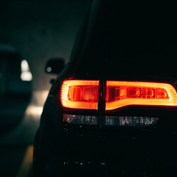 Przegląd technologii LED i laserowych w oświetleniu samochodowym: Co warto wiedzieć?