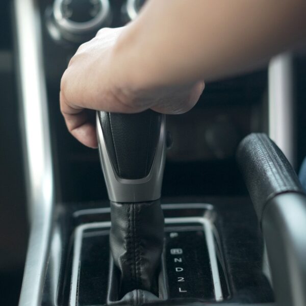 Historia i rozwój skrzyń biegów: od manualnych do automatycznych.