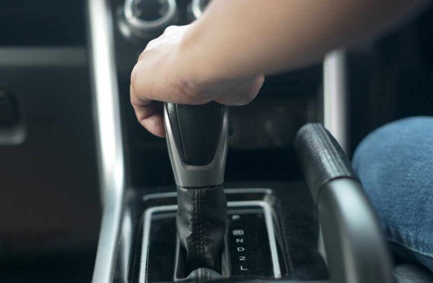 Historia i rozwój skrzyń biegów: od manualnych do automatycznych.