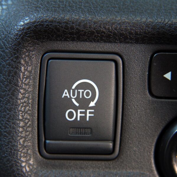 System Start-Stop w samochodach: jak działa i czy naprawdę oszczędza paliwo?