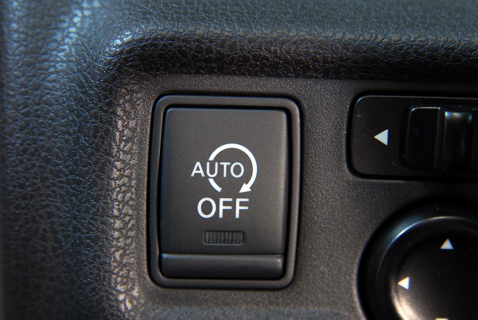 System Start-Stop w samochodach: jak działa i czy naprawdę oszczędza paliwo?