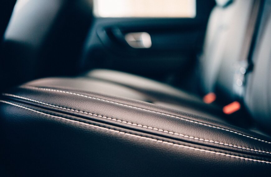 Jak prawidłowo konserwować skórzaną tapicerkę samochodową?